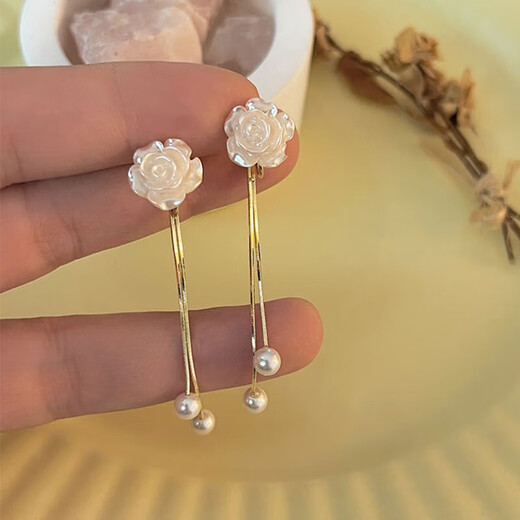 Bo Na Ling Camellia Tassel Ear Clip No piercing earrings Painless Light Luxury Earrings Feminine Socialite French Camellia Camellia Tassel Ear Clip