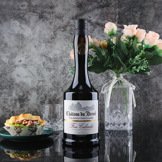 Château Breuil Apple Brandy Calvados Apple Brandy from the Orge region of France original bottle imported foreign wine Breuil Fine Apple Brandy 700mL 1 bottle