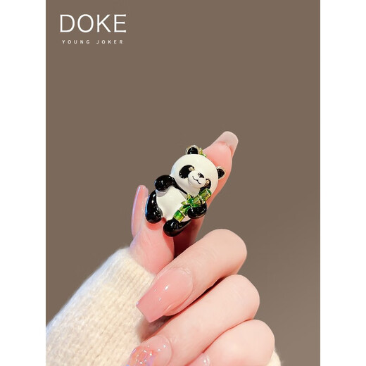 WOUG Chinese style red panda brooch, cute niche brooch for men and women, high-end corsage rising steadily, bamboo panda brooch