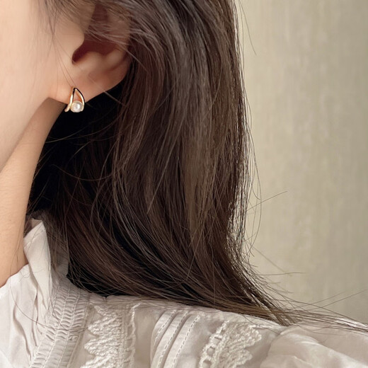 Auspicious Goddess S999 sterling silver needle pearl earrings to support pierced ears, compact earrings, niche sleep-free earrings 2025 new ear clips S999 sterling silver needle pearl earrings