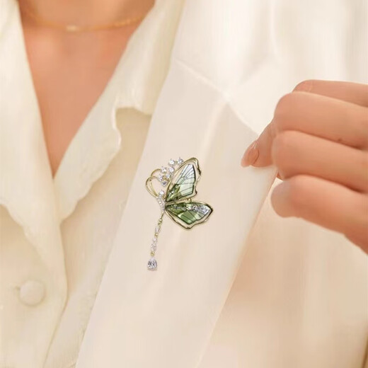 Zushange Butterfly Brooch Women's Semi-Permeable Insect Tassel Niche Light Luxury Gradient Suit Corsage Temperament Pin for Birthday Gift Green