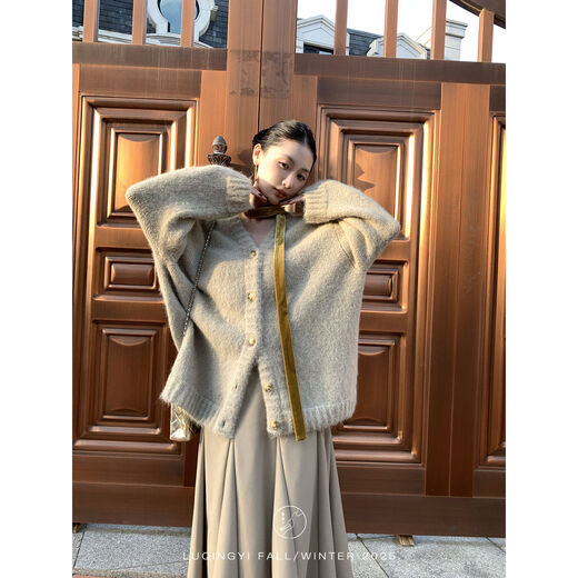 Lu Qingyi Original Chenwai Wool Knitted Sweater Women's Autumn Lazy Wind Brushed Warm Loose V-neck Cardigan Bean Green (Second Batch) M Wear for Photos