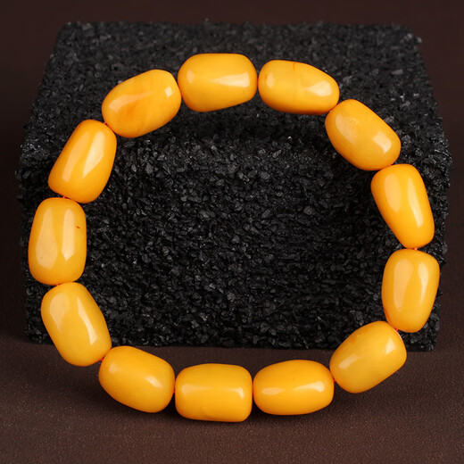 Minol Beeswax Chicken Fat Yellow Full Wax Bracelet with a diameter of about 12mn and a weight of 18.67 grams