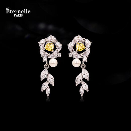 Eternelle French eternal original design camellia earrings are elegant, light luxury and high-end earrings for women