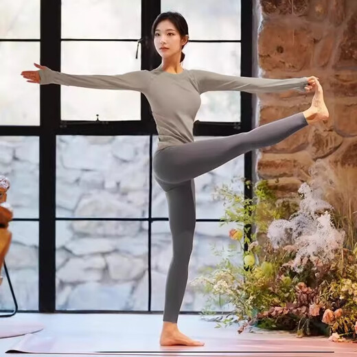 Shuangxiu yoga clothing suit for women 2025 new high-end autumn and winter Pilates can be worn outside to look slimming and cover the belly, sports long sleeves, oatmeal top, dove gray pants, threaded style S 80-100