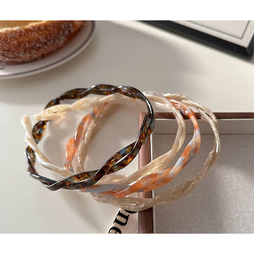 Xiao Panda Zhao Lusi's same style acetic acid twist headband for women 2025 new temperament versatile hair accessories non-slip pressure hair band toothed headband Zhao Lusi blue brown