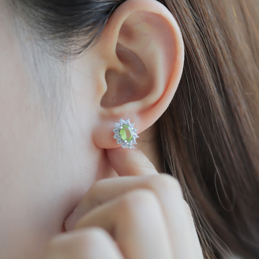 GEM STONE KING Green Peridot Earrings 925 Silver Female Princess Diana Style Colored Gemstone Earrings as a Chinese Valentine's Day Gift for Your Girlfriend Green Peridot