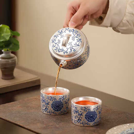 Inherited order of high-end blue and white lotus gilt silver tea set as a gift for leaders and friends. Company business high-end companion gift for leaders. Gilt silver-leaf lotus ware pot set.