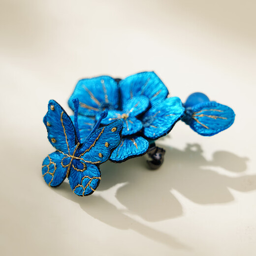 Forbidden City Culture Fragrant Courtyard Brooch High-end Ladies Corsage Accessories Pin Mulberry Silk Intangible Cultural Heritage Miao Embroidery Skills Forbidden City Cultural Creation Birthday Gift for Girlfriend