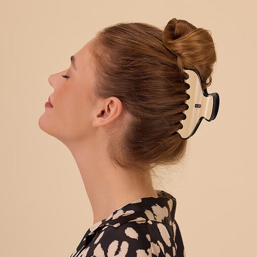 Alexander (ALEXANDRE DE PARIS) star's same style messenger large grab clip classic series shark clip high-end hair accessories birthday gift for women Y beige