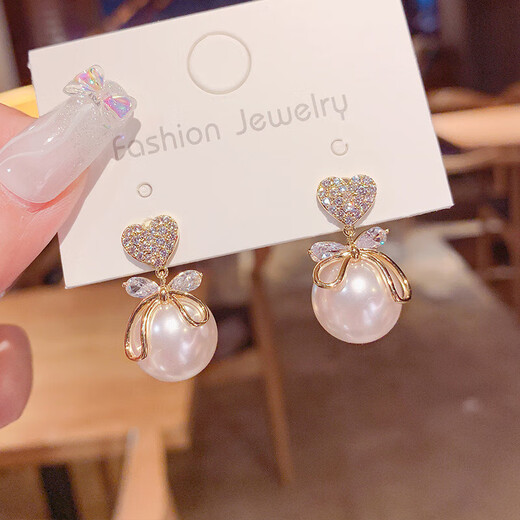Bow-knot flash diamond imitation pearl earrings for women, Korean high-end earrings, versatile, elegant and exquisite earrings, white