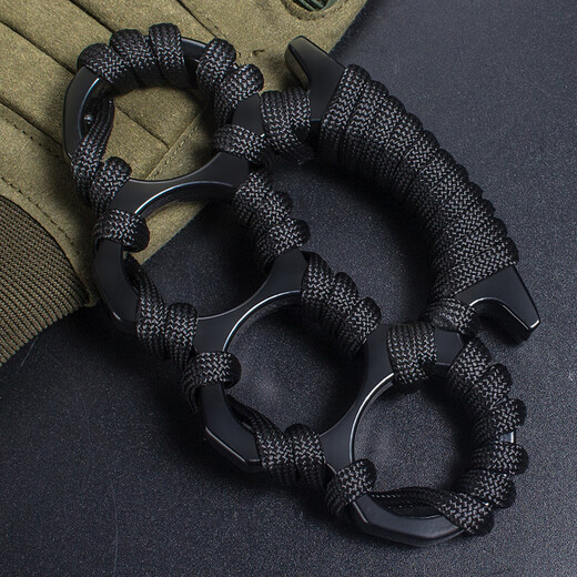 Self-defense finger tiger self-defense weapon ring outdoor assault finger tiger hand jab legal portable finger tiger window breaker upgraded model zinc alloy black dare S team rope style selected material / fit palm shape / firm grip