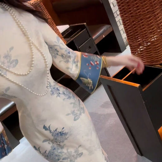 Du Yanzhi 2025 autumn and winter new improved jacquard new Chinese style inverted large sleeves plus velvet thickened cheongsam embroidered long dress for women blue flower porcelain S 95Jin Jin equal to less than 0.5 kg