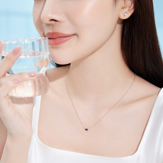 Lukfook Jewelry platinum necklace small colored sugar platinum 950 garnet sapphire necklace F48J0003DS total weight about 2.02 grams