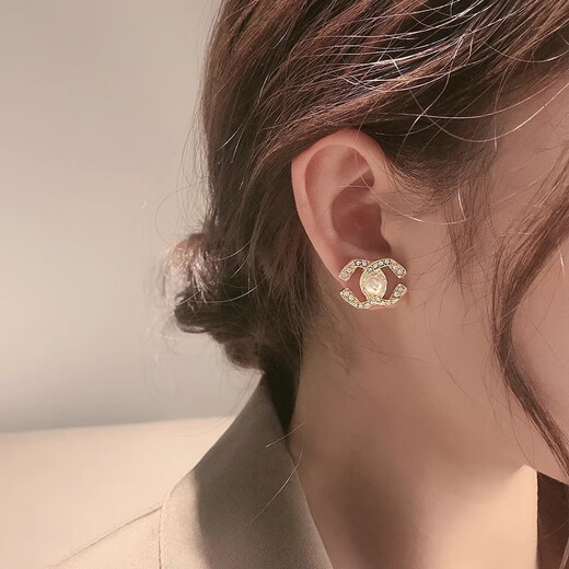 Xiaoxiangfeng earrings for women 2024 new hot style high-end light luxury temperament imitation pearl earrings French earrings-656 Double C imitation pearl earrings-656