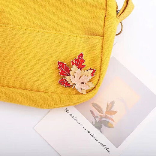 Fresh maple leaf retro brooch, high-end ins temperament, luxury creative diy accessories, sweater suit brooch for men and women, three-layer maple leaf brooch, simple outfit