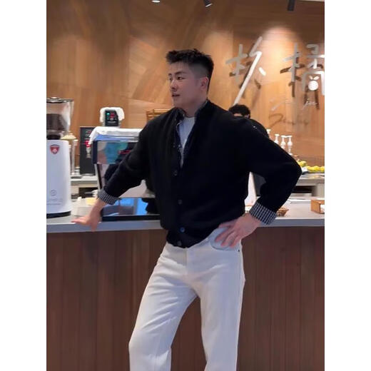 Si Yan Internet celebrity Douyin black fake two-piece plaid splicing sweater cardigan for men in autumn lazy style Henry collar knitted jacket black upgrade L 120-135Jin Jin is equal to 0.5 kg can be worn