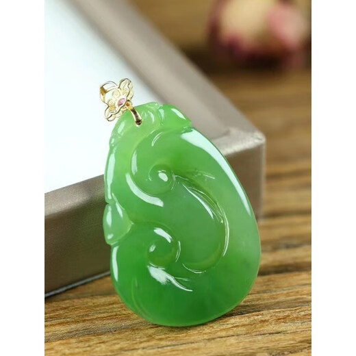 Fat Donglai same style 18K gold Ping An Wu Shi brand Hetian jade jasper Yang green pendant 18k gold inlaid jade pendant lock 18K gold apple green Ruyi 34-24-5mm + silver necklace
