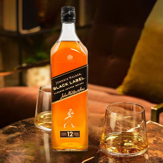 尊尼获加（JOHNNIE WALKER）黑方黑牌 12年 苏格兰调和型威士忌 1000ml 40度 礼盒【有珠版】