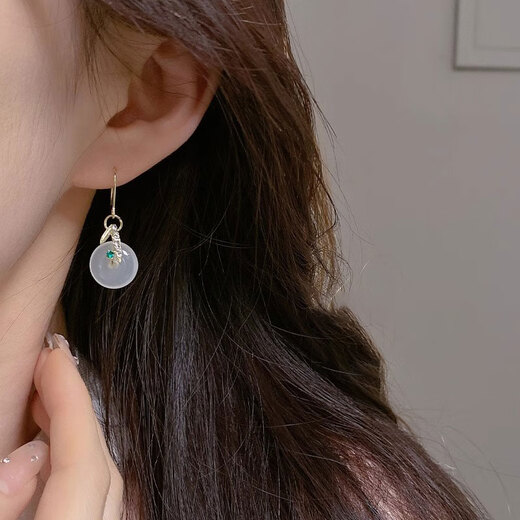 Core luxury ancient style tassel earrings for women, new Chinese style Hanfu cheongsam earrings, high-end simple and versatile earrings commemorative gift, safe buckle earrings