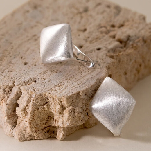 Jiuchangshi 999 sterling silver geometric rhombus brushed earrings, feminine, high-end square earrings, birthday gift for girlfriend, S999 pure silver, large size 4.5g pair