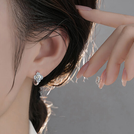 Fashionable four-leaf clover silver earrings for women, moissanite diamond earrings, Chinese Valentine's Day gifts for girls, girlfriends and wives EH025 four-leaf clover diamond earrings 1 carat pair