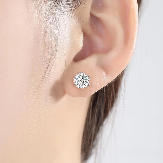 Fat Donglai's same style selection Pt950 platinum earrings for women snowflake diamond earrings versatile earrings birthday gift 50 points for love crowning a pair platinum moissanite