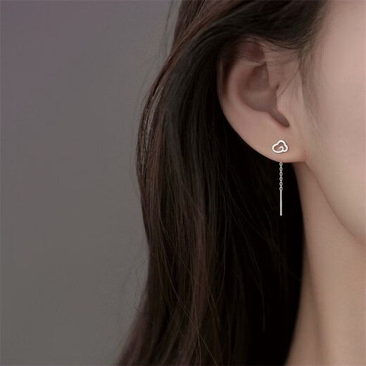 Guanpu Pavilion Fat Donglai's same style pt950 platinum ear wire PT950 female platinum earrings small fashionable earrings as a gift for girlfriend Clover ear wire