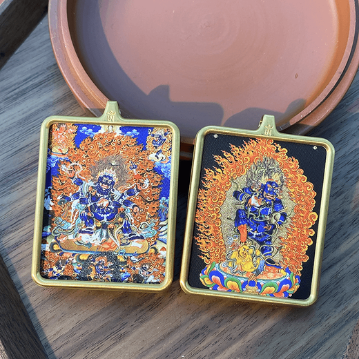 Fat Donglai's same Tibetan hand-painted Thangka titanium steel pendant Mahakala, the God of Wealth as Ming Buddha Mother, hand-knitted necklace with six arms Mahakala 7 to increase luck and protect the body.