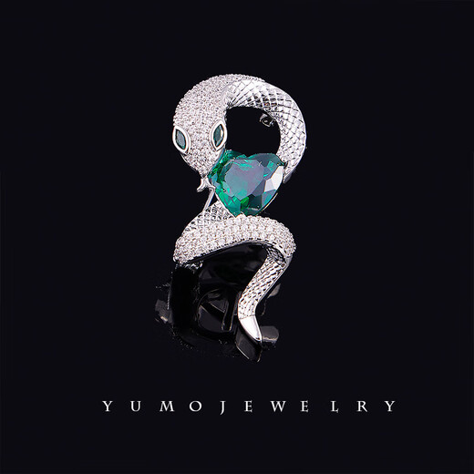 WOUG emerald snake-shaped zodiac brooch design niche 2025 new animal year coat gold