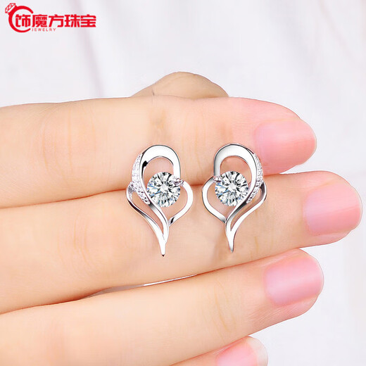 Guanpu Pavilion Fat Donglai's same style pt950 platinum earrings PT950 women's love earrings platinum and silver earrings niche design emotions make your heart beat