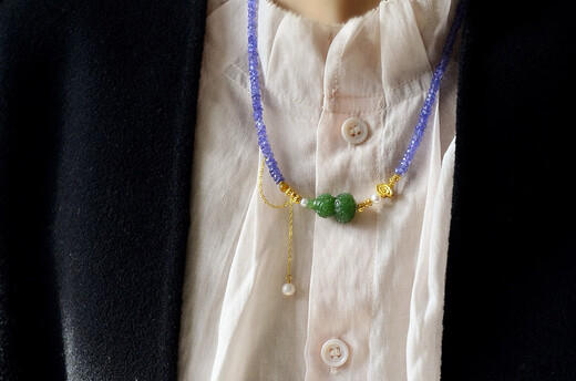 Nuri Xia Ziye original design natural ice-through tanzanite silver gilt necklace with Hetian jade jasper gourd pendant
