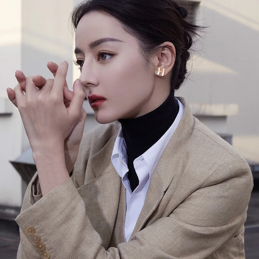 Danbi temperament earrings new unique niche letter earrings small fragrance style earrings mother-of-pearl letter earrings