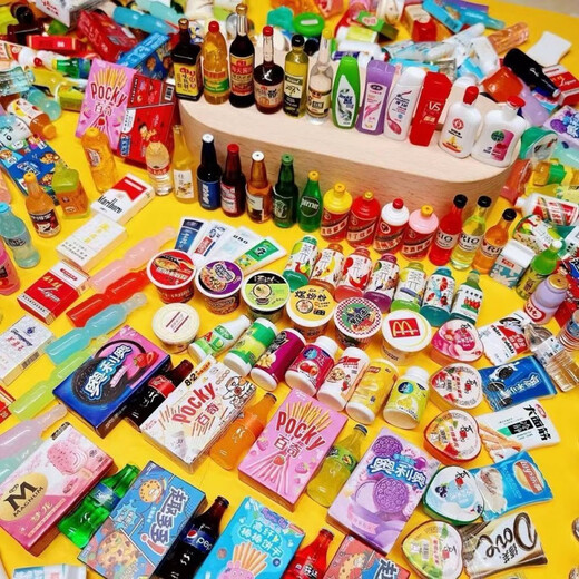 MPPMCK mini food and play house convenience store simulation miniature toys DIY ornaments resin small wine bottle reward small gifts, no duplication, 2 mini supermarket models, get one free