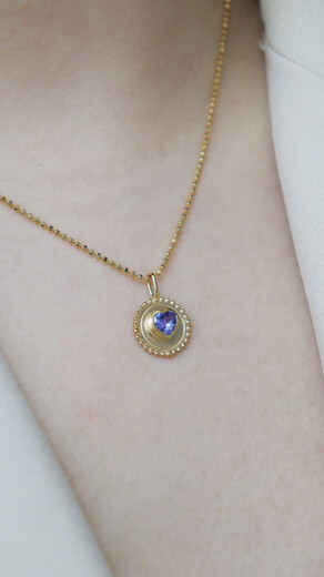 Canxian Ins simple style 18K gold heart-shaped tanzanite round plate pendant with exquisite dewdrop edge for daily commuting and versatile AU750