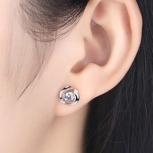 Fat Donglai's same style selection Pt950 platinum earrings for women snowflake diamond earrings versatile earrings birthday gift 50 points for love crowning a pair platinum moissanite