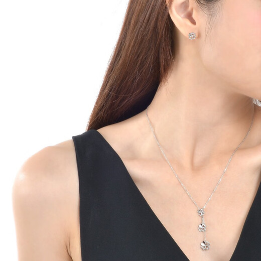 Chow Sang Sang (CHOW SANG SANG) platinum earrings love secret four-leaf clover earrings 81597E