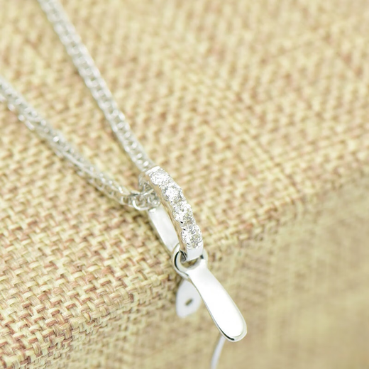 Baozha pure 18k gold pendant buckle simple single row set with 1 point diamond jade pendant melon seed buckle beeswax gold clip buckle 18k gold