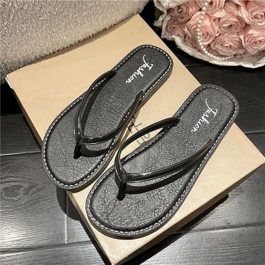 Les nouveaux tongs de Ye Yu pour les femmes en été portent Internet célébrités plage clip toe-toe pour femmes simples classiques de sandales plates classiques 2296 tongs [noir] 36-37 une taille plus petite
