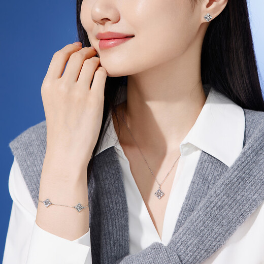 Lukfook Jewelry Platinum 950 Four-leaf Clover Shiny Platinum Necklace Set Price L19P0006DS 4.44g (including labor cost 564 yuan)