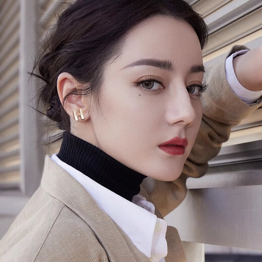 Danbi temperament earrings new unique niche letter earrings small fragrance style earrings mother-of-pearl letter earrings