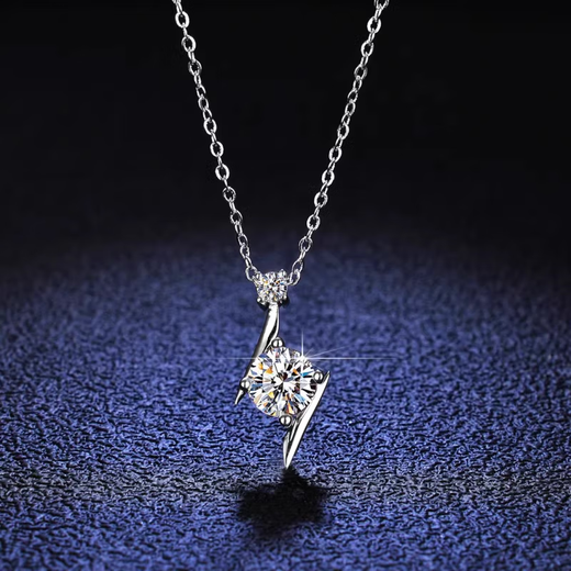 Shiyi PT950 platinum pendant lightning star necklace mulberry D color clavicle chain Chinese Valentine's Day gift versatile for girlfriend 1 carat pendant platinum chain