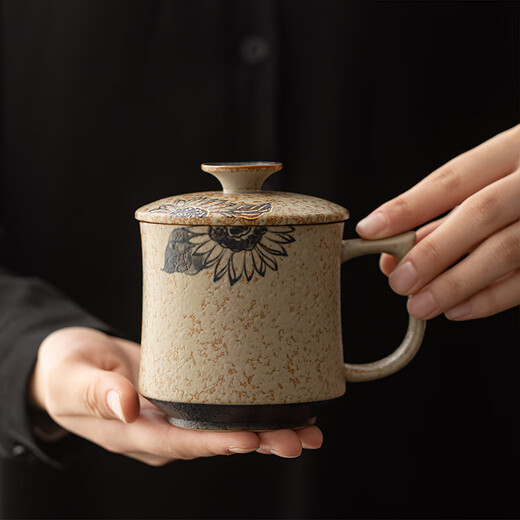 Xi Yuanji hand-painted blue and white flint red tea cup ceramic water cup with lid office mug Chinese antique cup hand-painted blue and white flint red Song Dynasty water cup-Sunflower