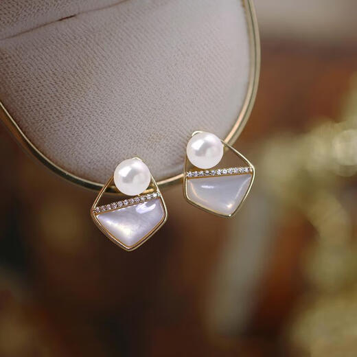 QPQK 100% Freshwater Pearl Earrings 2025 New Hot Style Light Luxury High-Quality Temperament Earrings Women's Niche Earrings Freshwater Pearl Earrings 6mm