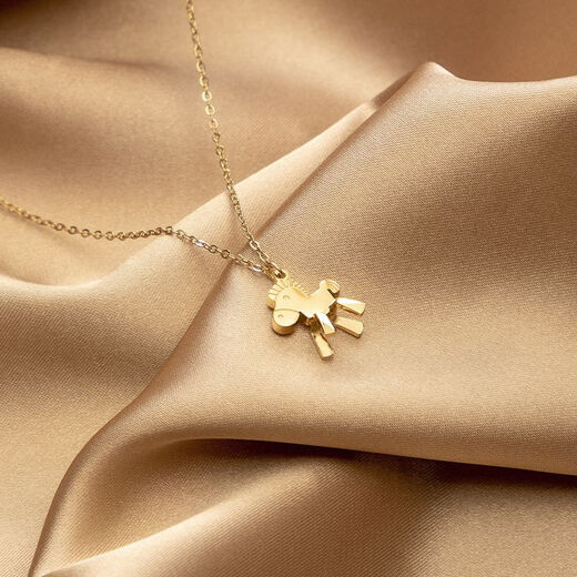QUAMER old Phoenix gold store three-dimensional pony necklace 2024 new female niche design titanium steel 14K gold-plated ins three-dimensional pony necklace---gold