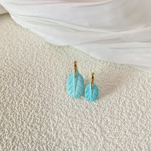 Fujiu natural raw ore high porcelain blue feather pendant turquoise carving pendant clavicle chain 8K gold inlaid feather clavicle pendant (contact customer to select)