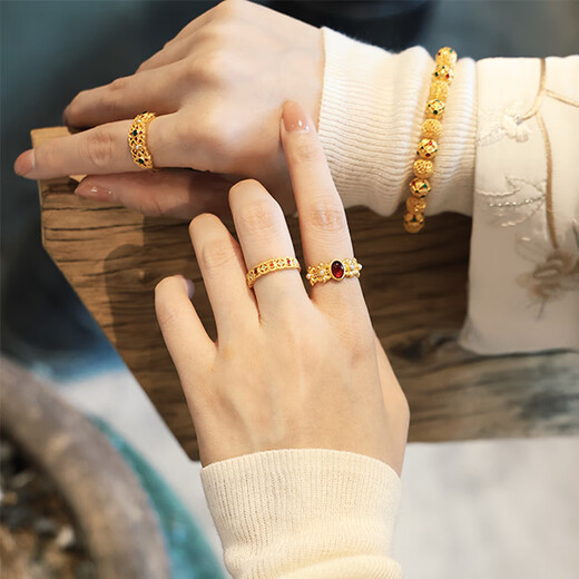 Chao Hongji Zhenjin twelve-color pure gold 5G gold ring women's hand ornaments filigree hollow birthday gift TK about 4.4g