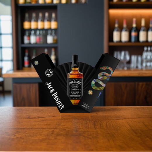 杰克丹尼（Jack Daniels）美国田纳西州调和型威士忌40度黑标蛇年礼盒装 700ml*1瓶节日送礼