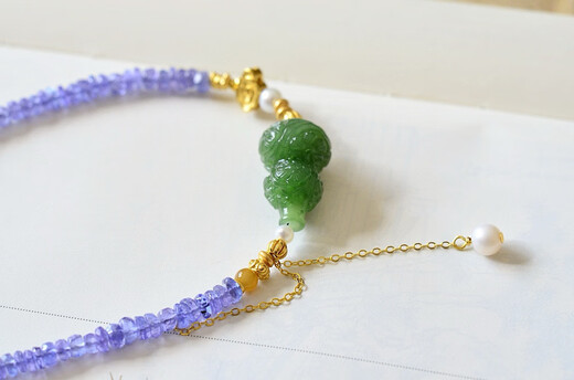 Nuri Xia Ziye original design natural ice-through tanzanite silver gilt necklace with Hetian jade jasper gourd pendant