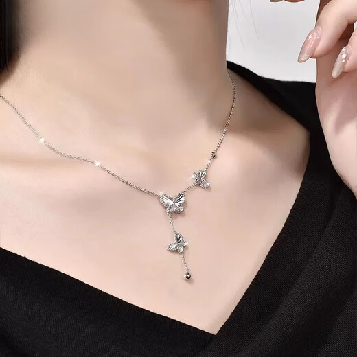 Guanpuge Fat Donglai same style pt950 platinum bow necklace women's platinum clavicle chain laser butterfly tassel necklace